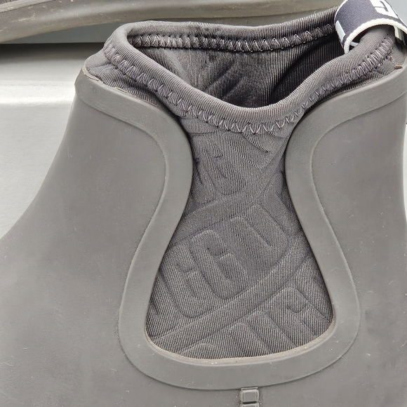 UGG Women's 9 Chevonne Rain/Snow Boot w/ Sheepskin Insoles in Charcoal - Picture 10 of 14